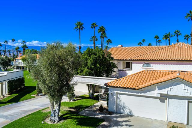 688 Vista Lago N Circle, Palm Desert CA: https://media.crmls.org/mediaz/4757338b-28be-4980-b5ba-5c242b266f1c.jpg