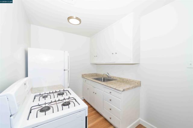 1700 Market Ave, San Pablo CA: https://media.crmls.org/mediaz/4757e7d2-5c32-466c-8a50-bc9fa46ac525.jpg