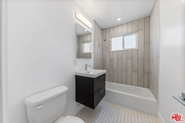 24242 Pine Street, Newhall CA: https://media.crmls.org/mediaz/475847e5-fa02-4166-b86b-40691c2b69fa.jpg
