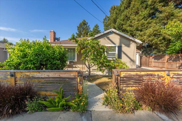 1403 Hudson Street, Redwood City CA: https://media.crmls.org/mediaz/47587f6f-8b60-4db5-ab71-2ae51b5ab071.jpg