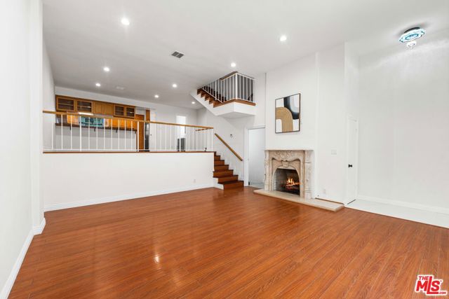 5229 Balboa Boulevard, Encino CA: https://media.crmls.org/mediaz/4758a1db-248b-4ddf-bf4e-37286976ea7f.jpg
