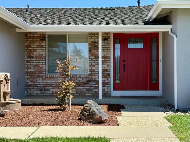 7604 Los Padres Court, Gilroy CA: https://media.crmls.org/mediaz/4758d037-0d48-46c2-8888-78530aabcc2a.jpg