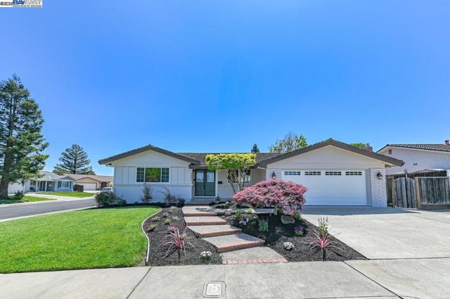7864 Fairoaks Dr, Pleasanton CA: https://media.crmls.org/mediaz/4758d42b-ef23-4569-9004-73c7feda2d26.jpg