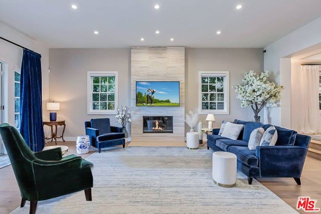2322 Canyonback Road, Los Angeles CA: https://media.crmls.org/mediaz/4758dd59-2238-4755-82d7-30c8eb0ca046.jpg