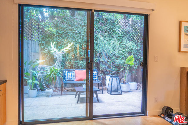 880 Hilldale Avenue, West Hollywood CA: https://media.crmls.org/mediaz/4758eb90-ce28-4e14-9e73-e87fe26c43d7.jpg