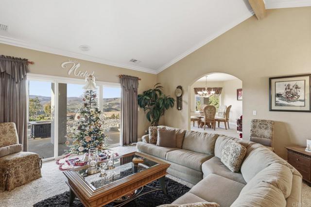 1524 Zutano Lane, Fallbrook CA: https://media.crmls.org/mediaz/4759b6c9-34cd-4ca7-ba45-b85b5d68ad7e.jpg