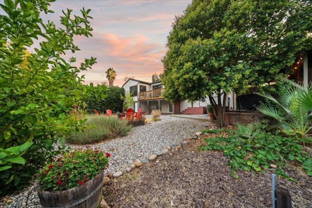 1901 Chestnut Street, Redding CA: https://media.crmls.org/mediaz/4759e43d-58fa-4df2-b9fb-7bfbf7cb2167.jpg