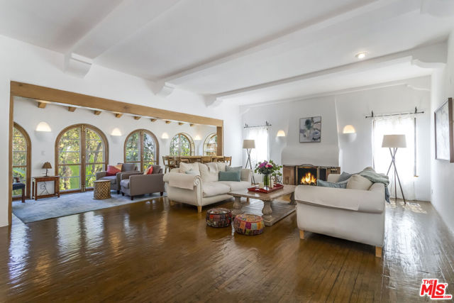 7825 Hillside Avenue, Los Angeles CA: https://media.crmls.org/mediaz/4759f724-43c6-4467-ae64-15cb148abf0a.jpg