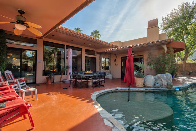 77170 Casa Del Sol, La Quinta CA: https://media.crmls.org/mediaz/4759f73c-3511-4b38-b39f-1e2b70f4654a.jpg