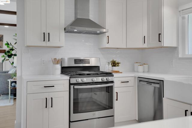 946 Notre Dame Ave, Concord CA: https://media.crmls.org/mediaz/475a8eb4-bc85-4c6e-8d01-1b99991a0393.jpg