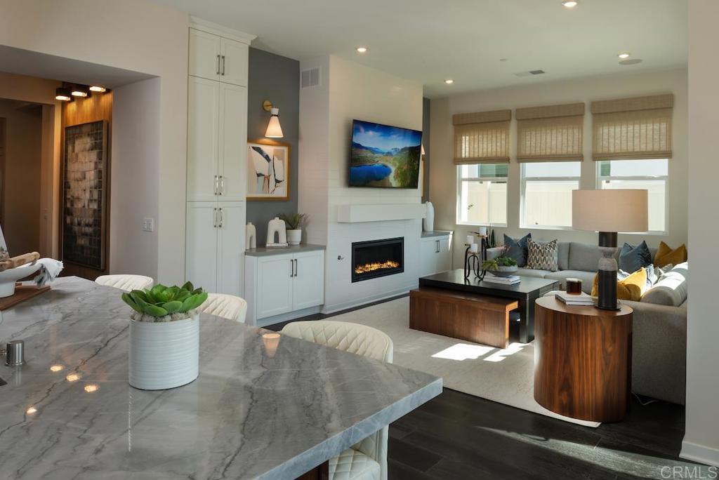 1627 Avenida Tealing