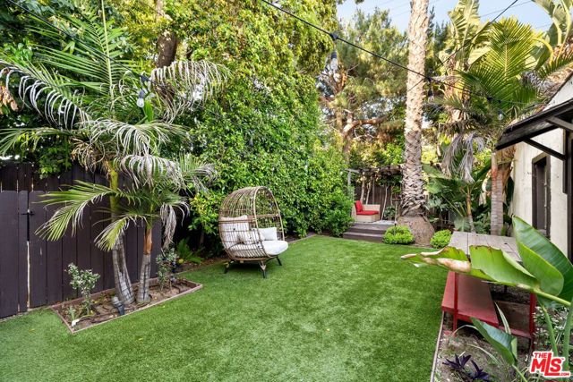 500 N Genesee Avenue, Los Angeles CA: https://media.crmls.org/mediaz/475b9f69-2bd8-4062-9b32-ec9200b4677f.jpg