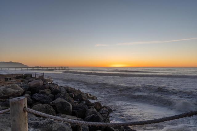 236 Shoreview Avenue, Pacifica CA: https://media.crmls.org/mediaz/475c66ab-2eea-4815-8e53-b9393d809eb8.jpg
