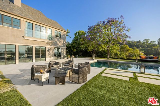 3396 Stone Ridge Lane, Los Angeles CA: https://media.crmls.org/mediaz/475cbd2e-257d-410e-aec6-2bc2fe76ba71.jpg