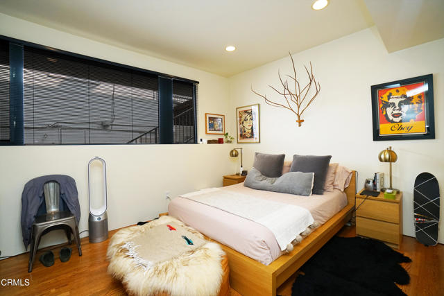 1325 Linda Rosa Avenue, Los Angeles CA: https://media.crmls.org/mediaz/475cd5fd-a3b2-4531-940e-91fa031f5ab6.jpg
