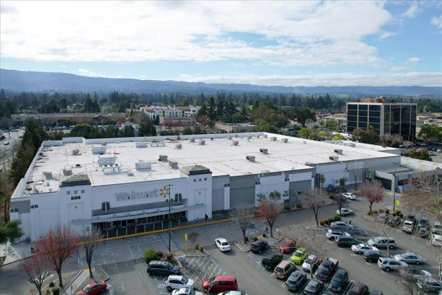 324 Cherokee Loop, Mountain View CA: https://media.crmls.org/mediaz/475d6af1-93d3-43a3-bc57-c03929b97444.jpg