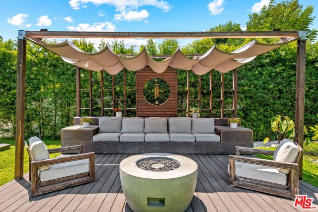 12763 Kling Street, Studio City CA: https://media.crmls.org/mediaz/475dc248-3cf1-492e-9364-287547cefd6c.jpg