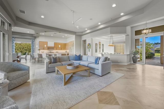 51641 El Dorado Drive, La Quinta CA: https://media.crmls.org/mediaz/475dc565-e303-40c6-871c-bb02a5912b0d.jpg