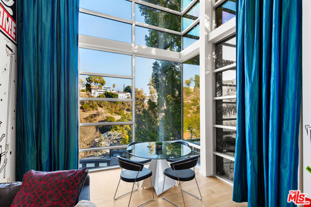 2738 Rinconia Drive, Los Angeles CA: https://media.crmls.org/mediaz/475e5164-4f07-41dd-bef6-1f7c435bc95b.jpg