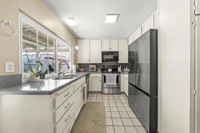 Detail Gallery Image 10 of 45 For 1669 Palomar Dr, San Marcos,  CA 92069 - 4 Beds | 2 Baths