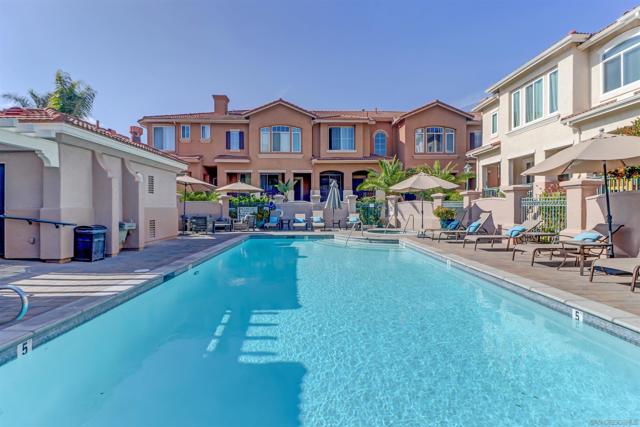 946 Camino De La Reina, San Diego CA: https://media.crmls.org/mediaz/475e7d2a-5e87-40ba-851e-d63274c4d31e.jpg