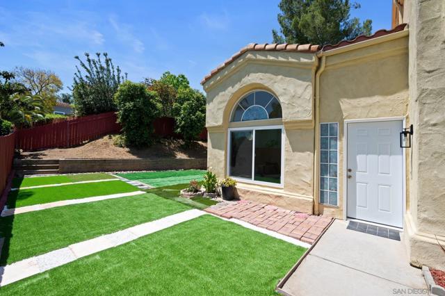 1669 Lisbon Pl, Escondido CA: https://media.crmls.org/mediaz/475e85f7-d6b5-4613-bb6e-e5dcd01c74d5.jpg