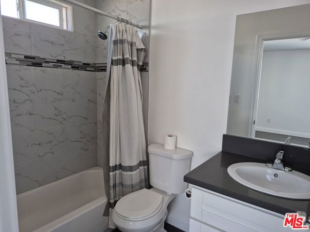 2806 S Bronson Avenue, Los Angeles CA: https://media.crmls.org/mediaz/475e87bb-33a1-4340-99b0-e726c2410d02.jpg