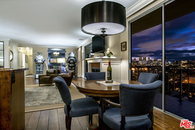 100 S Doheny Drive, Los Angeles CA: https://media.crmls.org/mediaz/475e9df1-0bfa-45bb-9c1f-841a5a1173a4.jpg