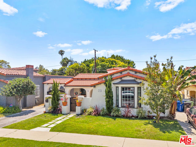 3871 Roxton Avenue, Los Angeles CA: https://media.crmls.org/mediaz/475eda38-8bed-476a-88ee-3bf37362b1dc.jpg