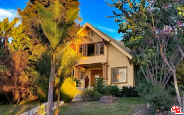656 Parkman Avenue, Los Angeles CA: https://media.crmls.org/mediaz/475ef35a-633e-4911-82f4-fb67c3d60963.jpg