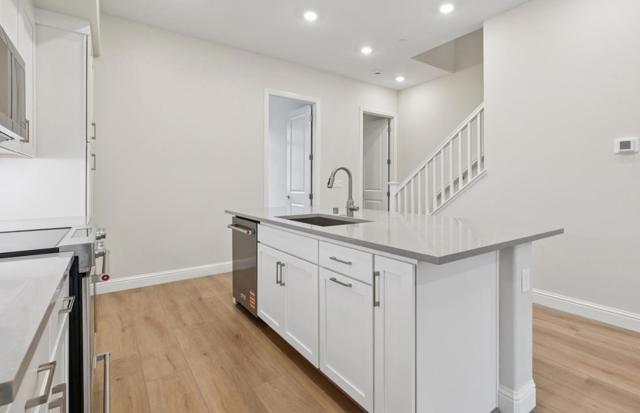 2449 Willow Way, San Mateo CA: https://media.crmls.org/mediaz/475efb5a-3cb6-4afc-9204-10d0a54aac58.jpg