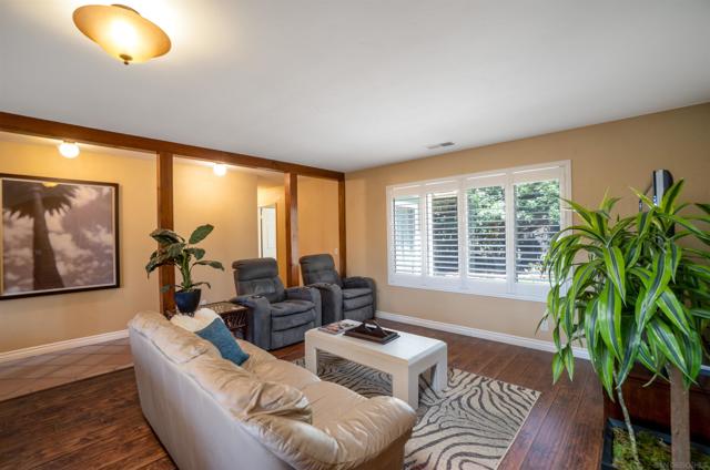 2826 Calle De Malibu, Escondido CA: https://media.crmls.org/mediaz/475f1679-e3a7-4c47-9eae-776f8f8d4edf.jpg
