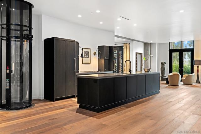 2500 6th Ave, San Diego CA: https://media.crmls.org/mediaz/475f34ea-34f0-4abd-b375-11c3ed36249e.jpg