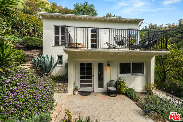 1205 N Beverly Glen Boulevard, Los Angeles CA: https://media.crmls.org/mediaz/475f8f5c-4205-43d7-bbcf-6b63868a6002.jpg