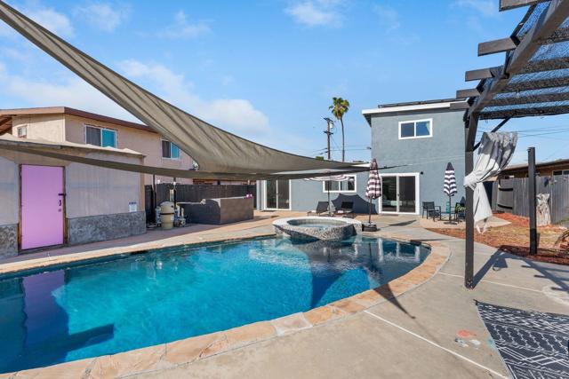 434 Del Mar Ct, Chula Vista CA: https://media.crmls.org/mediaz/475fdbe7-c6e7-4027-a1a1-69d3e76cc53b.jpg