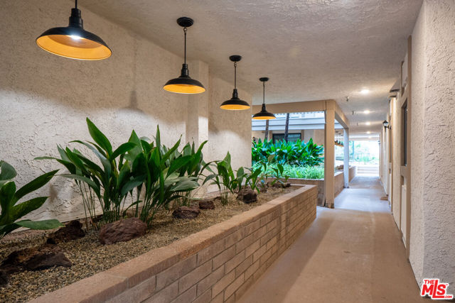 3480 Barham Boulevard, Los Angeles CA: https://media.crmls.org/mediaz/4760279b-88d8-4935-be49-7356c669e73a.jpg