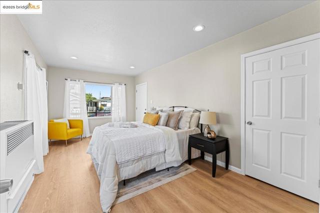 329 S 6Th St, Richmond CA: https://media.crmls.org/mediaz/476065a3-9f3d-401a-8319-e93976a97021.jpg