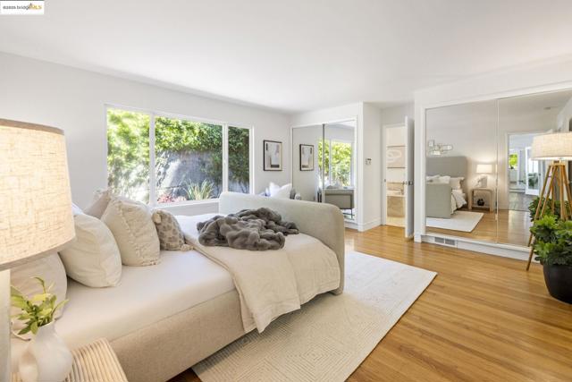 38 La Salle Ave, Piedmont CA: https://media.crmls.org/mediaz/476091cc-2fe2-4fcc-80c4-cdafd1d1e3a6.jpg