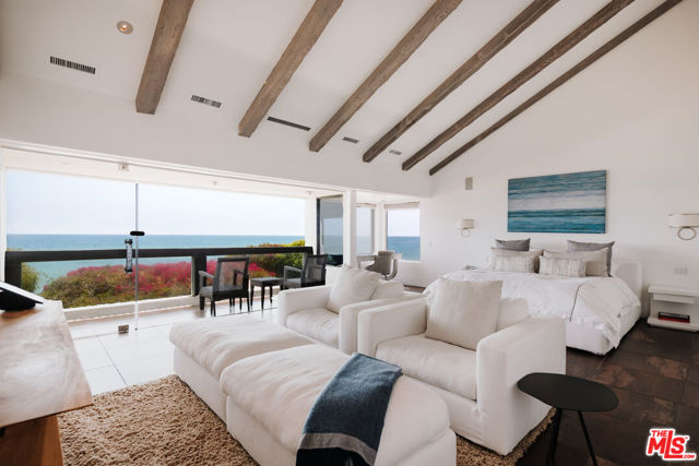 23614 Malibu Colony Road, Malibu CA: https://media.crmls.org/mediaz/4760fac1-1899-4e25-b9b0-c13d7ee6050a.jpg