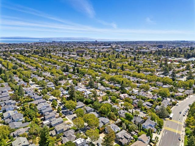 513 Castilian Way, San Mateo CA: https://media.crmls.org/mediaz/47611ffd-fe45-44f2-99c8-e99095bcec98.jpg