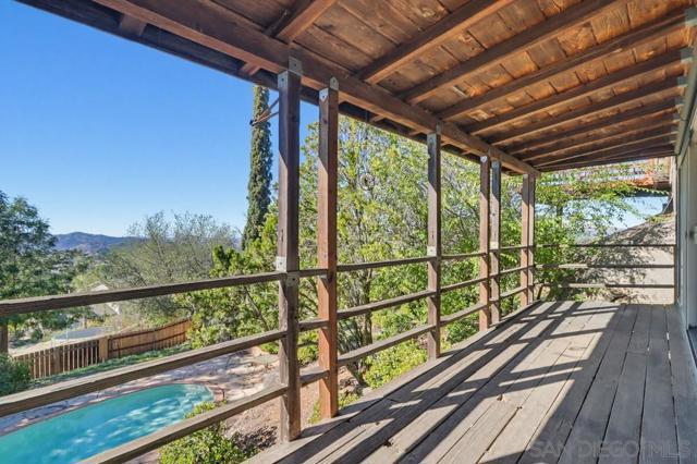 602 Starbright Ln, Alpine CA: https://media.crmls.org/mediaz/47619e7d-ae15-4514-8173-17c0bdfb5999.jpg