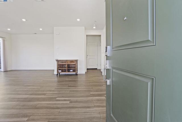2208 Daimler St, Lathrop CA: https://media.crmls.org/mediaz/47634de7-1931-4b45-8437-b82dbcc39364.jpg