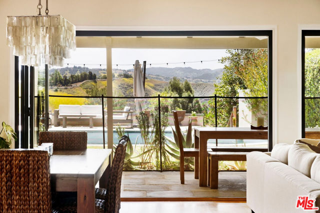 26024 Farmfield Road, Calabasas CA: https://media.crmls.org/mediaz/4763e6cb-207d-453b-b335-8f4cb1507965.jpg