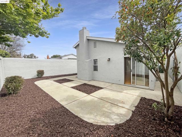 883 Calle De Verde, San Jose CA: https://media.crmls.org/mediaz/476420dc-9c4e-4a90-9833-af95c3c5ab10.jpg