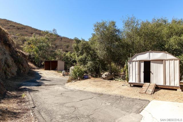 1167 Peutz Valley Rd, Alpine CA: https://media.crmls.org/mediaz/476422cf-2a35-4931-91f7-60fd70331b37.jpg
