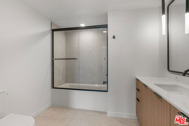 3688 Overland Avenue, Los Angeles CA: https://media.crmls.org/mediaz/47643c09-f5ce-466f-8ab9-89ddba68cab6.jpg