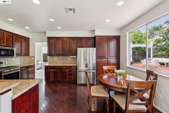 Image 11 of 51 For 25318 Buckeye Dr