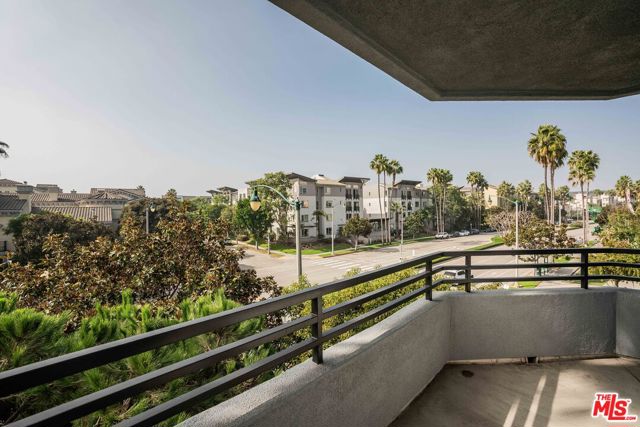 Image 28 of 43 For 7100 Playa Vista Drive 404