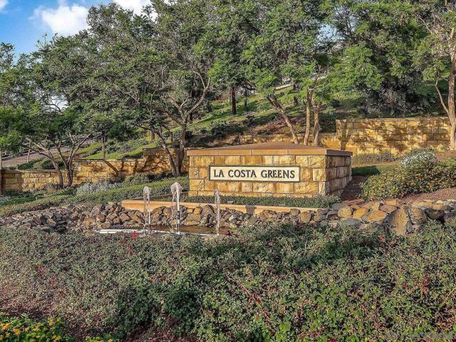 6839 Helenite Pl, Carlsbad CA: https://media.crmls.org/mediaz/47663c9c-ca1d-4fe3-8782-93387eea0ce4.jpg