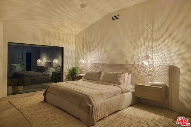 4310 Encinal Canyon Road, Malibu CA: https://media.crmls.org/mediaz/47665c67-8ac0-48c4-9a8d-3f5361db354b.jpg